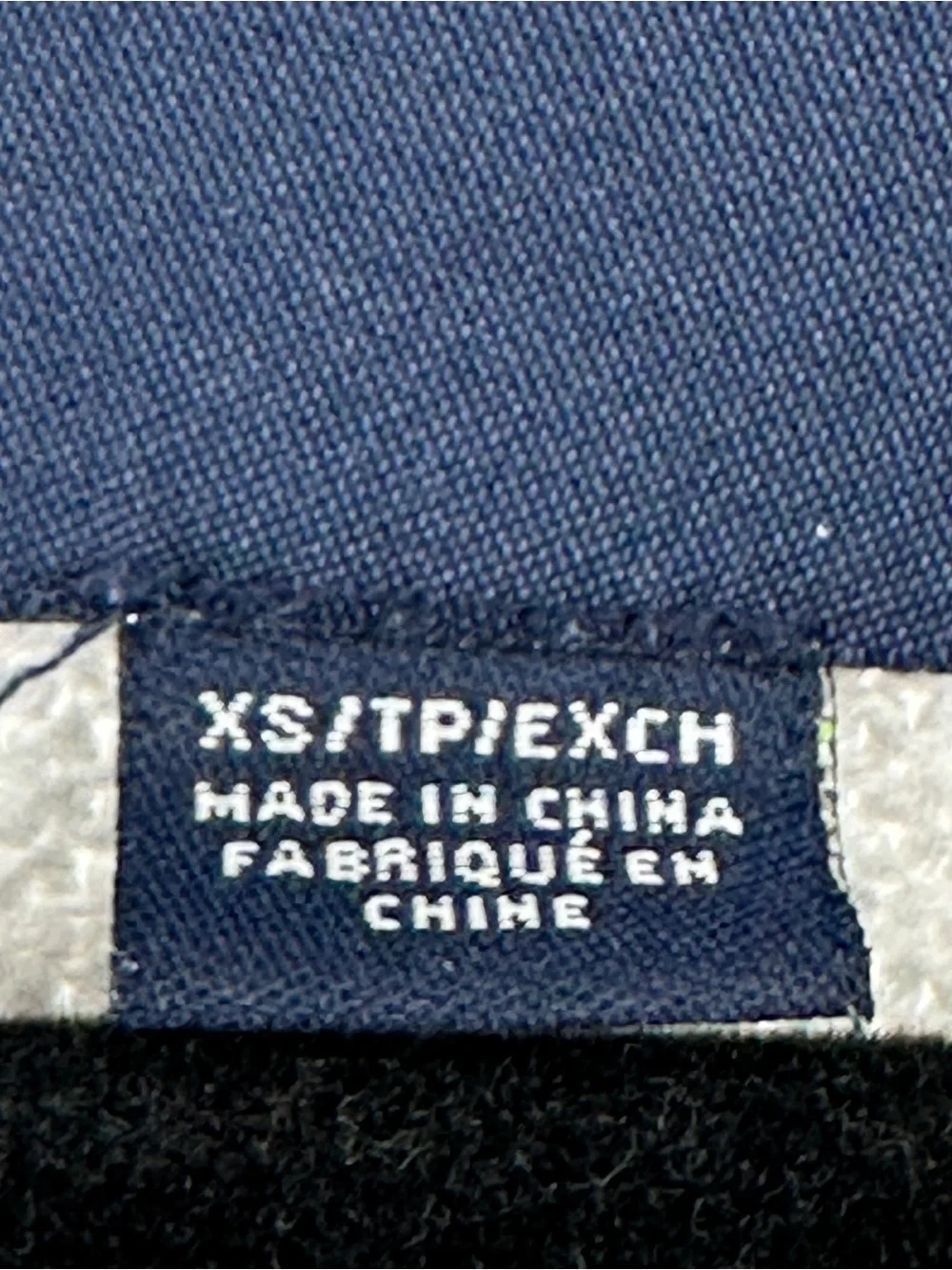 American Eagle Outfitters Men’s XS Blue‎ Mountain-Graphic Crewneck Sweater